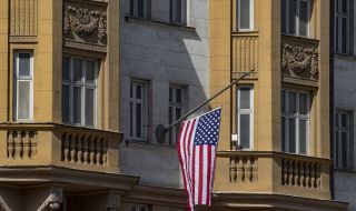Американски дипломат с обиколка в Европа