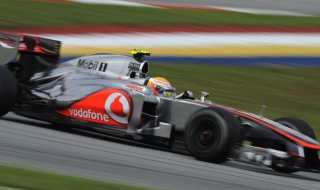 Хамилтън най-бърз на тренировката в Бахрейн