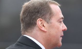 Медведев предупреждава Запада, че ядрената заплаха "не е блъф"