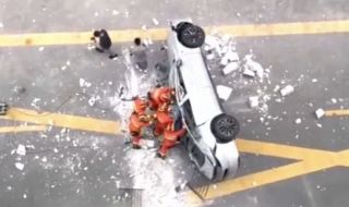 Тестов автомобил на NIO падна от третия етаж на паркинг и уби двама