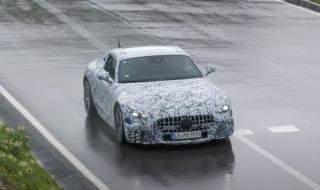 Mercedes тества ново спортно купе в Алпите (ВИДЕО)