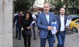 Републиканците: Военният министър да понесе отговорност за шпионите в МО