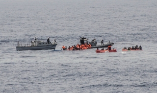 Спасиха 19 мигранти от потъваща лодка в Ла Манша