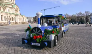 Никола Цолов подкара коледния влак в София (СНИМКИ)