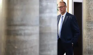 Bloomberg: Канцлерът Мерц подкрепи прехвърлянето на приходи от руски активи към Украйна