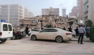 Разрушени сгради след труса в Турция