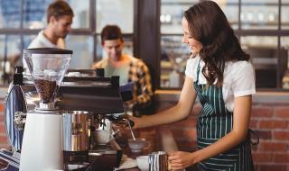 Мъжете плащат повече за чаша кафе