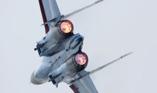 Руски Су-27 ескортира три самолета на френските ВВС над Черно море