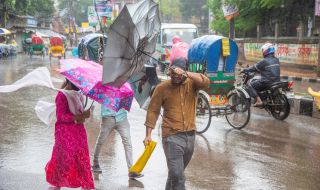 Циклонът Ситранг взе най-малко 13 жертви и наводни райони в Бангладеш 