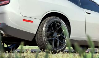 Всесезонни състезателни гуми за нормални пътища