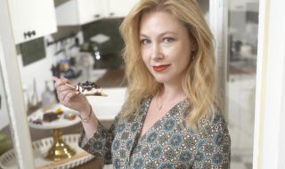 Жената на Кирил Петков си угажда в луксозен ресторант