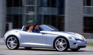 Mercedes-Benz готви роудстър с предно