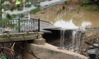 Претърсват морето и описват щетите след бедствието с четири жертви