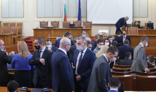 НС спря работата по бюджета, обсъжда декларацията за Украйна