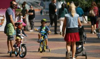 Една трета от децата в България в риск от бедност