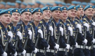 Русия чества Деня на победата с военни паради