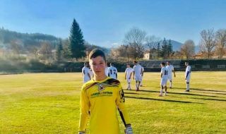 13-годишен вратар дебютира в мъжкия футбол в България