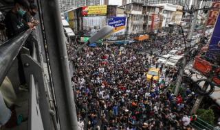 Хиляди на протест в Банкок