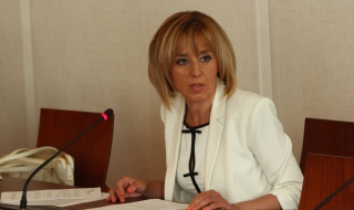 Мая Манолова: Протестите са нова форма на временна заетост