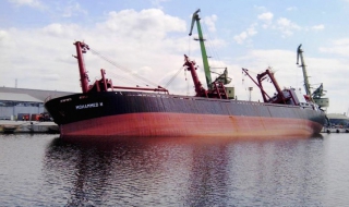 Изправиха авариралия кораб на пристанище Варна