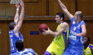 Левски оцеля срещу Балкан след изключителна драма в София