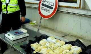 Откриха 5,6 кг. марихуана в резервна гума на кола