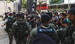Задържаха десетки опозиционери в Хонконг