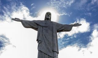 Арестуваха французи, осъмнали върху статуята на Христос в Рио