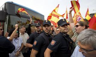 Испанската полиция на щурм в Каталуния