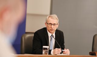 МОН: Помогнете на учителите, вместо да ги обвинявате за агресията 