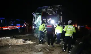 Седем загинали и 30 ранени в автобусна катастрофа на пътя Измир-Анталия ВИДЕО