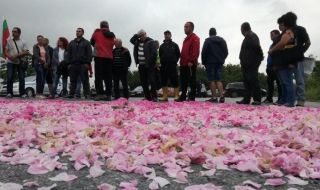 Розопроизводители протестираха в Казанлък