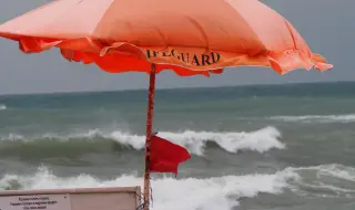 Мъж изчезна в бурното море на Слънчев бряг