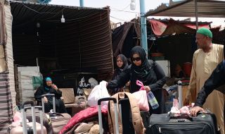 Йеменски и сирийски бежанци молят за помощ в Судан