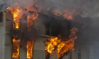 Шестима души загинаха и над 60 бяха ранени при пожар в дом за възрастни хора