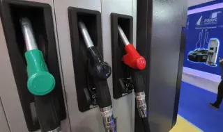 Trump imposes 100% tariffs on buyers of Russian oil 