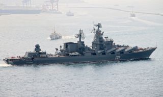 Флагманът на руския Черноморски флот е тежко повреден