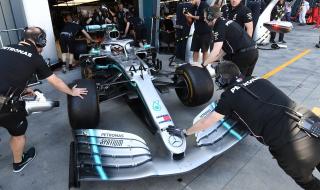 Хамилтън отново най-бърз в Австралия