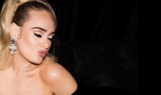 Адел показа перфектно тяло по бански (СНИМКА)