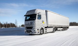 Mercedes тества ел. камионите си на студ и сняг