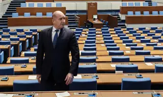 Защо Радев днес е на политическия терен? Защото Сглобката му отне властта