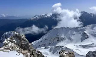 Телата на четирима алпинисти, затрупани от лавина, бяха открити в Гърция