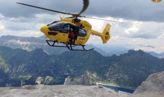Парче от ледник уби алпинисти в Италия