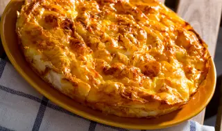 Рецепта на деня: Млечна баница с кашкавал