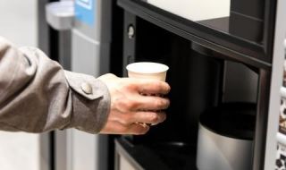 Машини за кафе във Ветово съветват за кого да се гласува