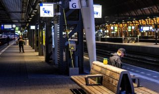 Нидерландия: Стачка в жп транспорта спря влаковете до и от Амстердам