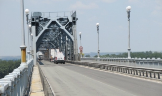 Плажовете край Дунава потънаха в мизерия