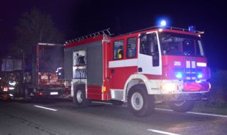 Горящ камион блокира движението по магистрала "Марица"