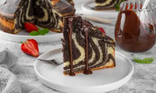 Рецепта на деня: Шоколадова зебра мус торта с ягоди