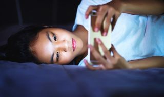 Строги мерки: Китай сериозно ограничава използването на смартфони от деца